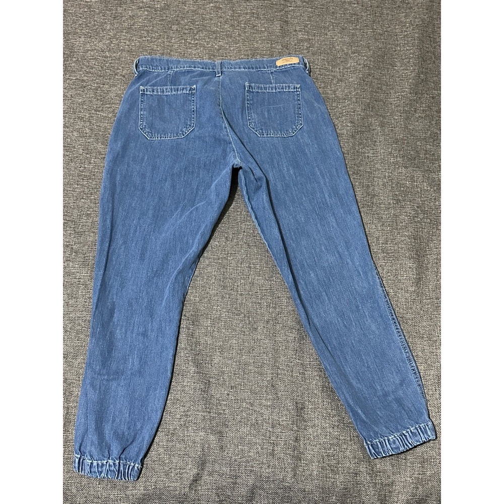 Signature by Levi Strauss & Co Women's Size XL Everyday Jogger Blue Denim Pants - Picture 9 of 9